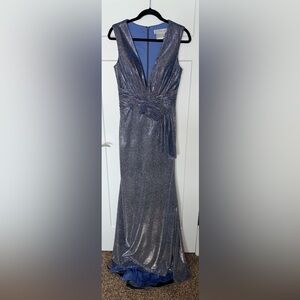 NWOT Ieena for Mac Duggal 2025 Sample - Iridescent Glitter Plunging Neckline